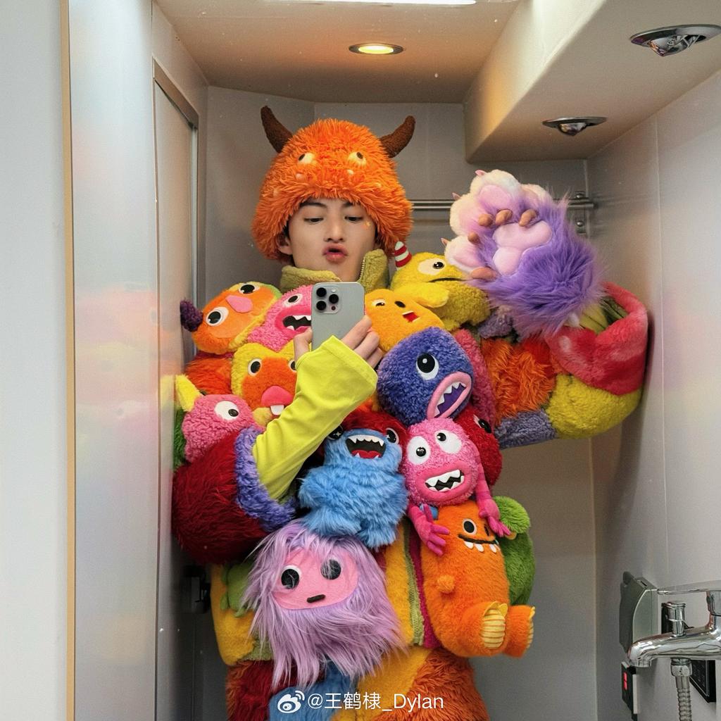 A moment captured by a fan of Dylan Wang