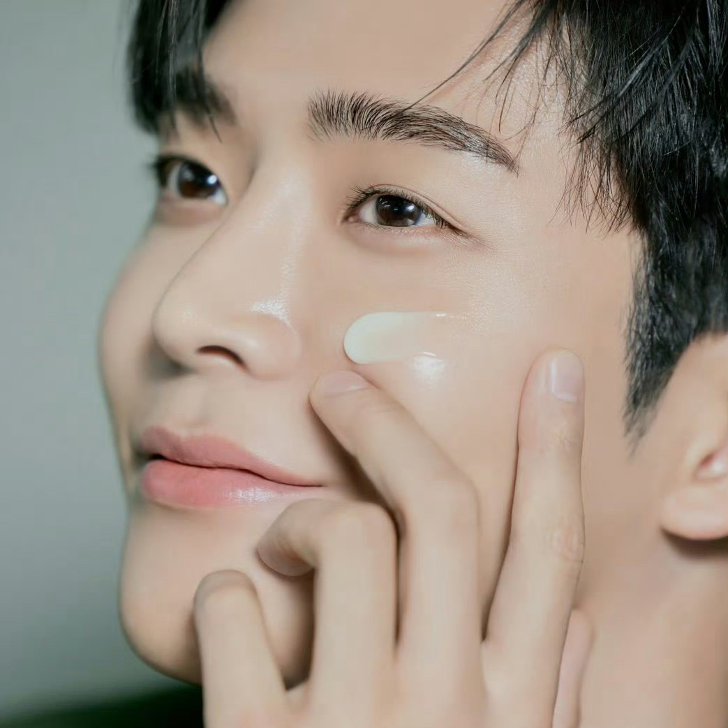 로운의 비하인드 컷