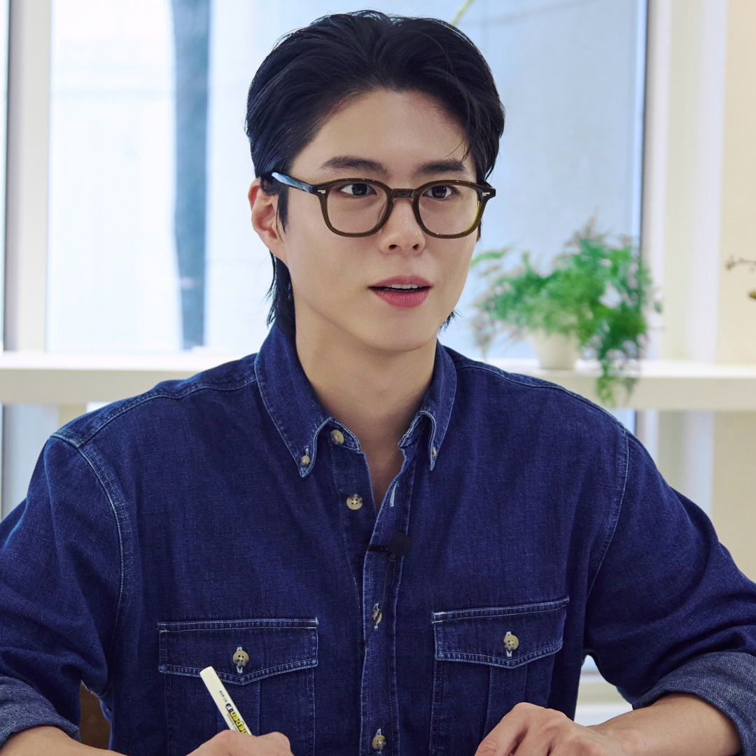 Recent activity shot of Park Bogum