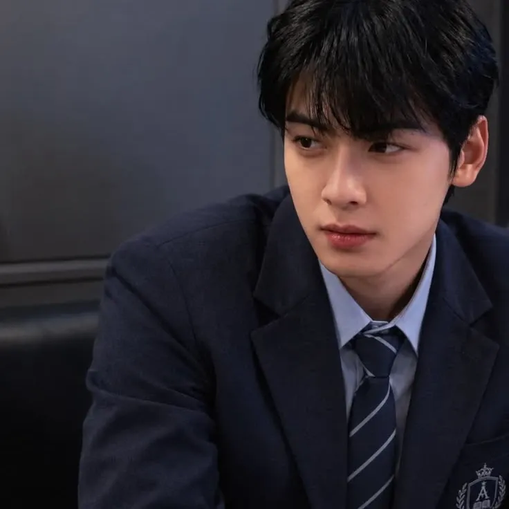 A moment captured by a fan of Cha Eunwoo
