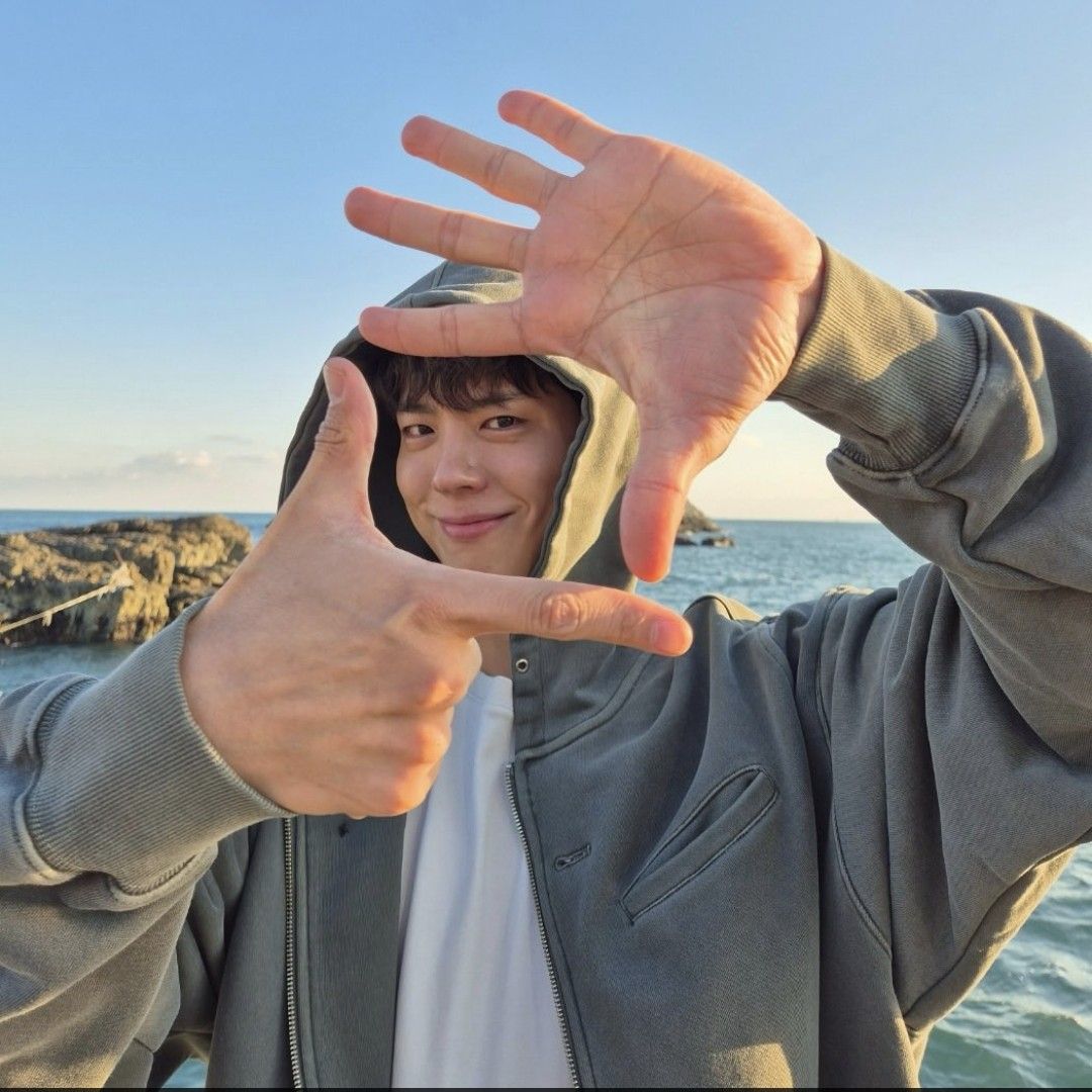 粉丝拍下的朴宝剑瞬间