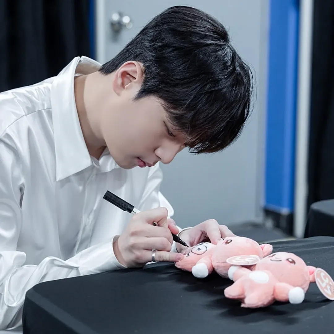Momen yang diabadikan oleh penggemar Lee Chanwon