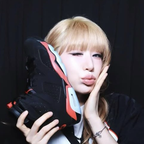 A moment captured by a fan of BADA