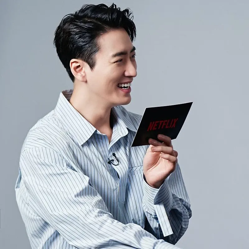 Behind-the-scenes cut of Lee Joonhyuk