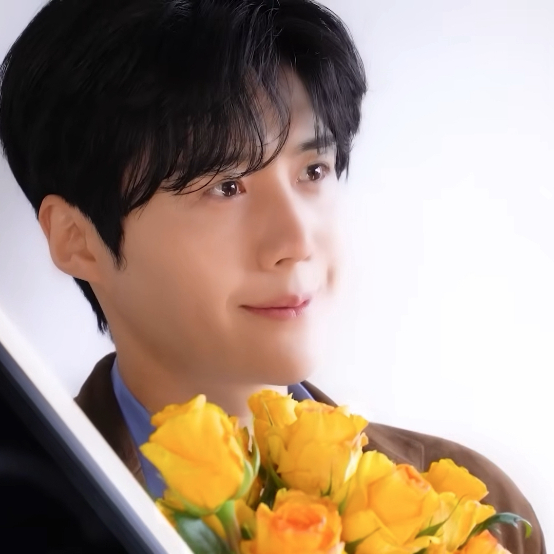 粉丝拍下的金宣虎瞬间