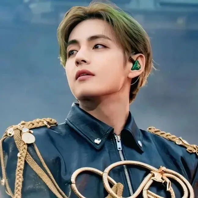 Latest photo of Kim Taehyung (V)