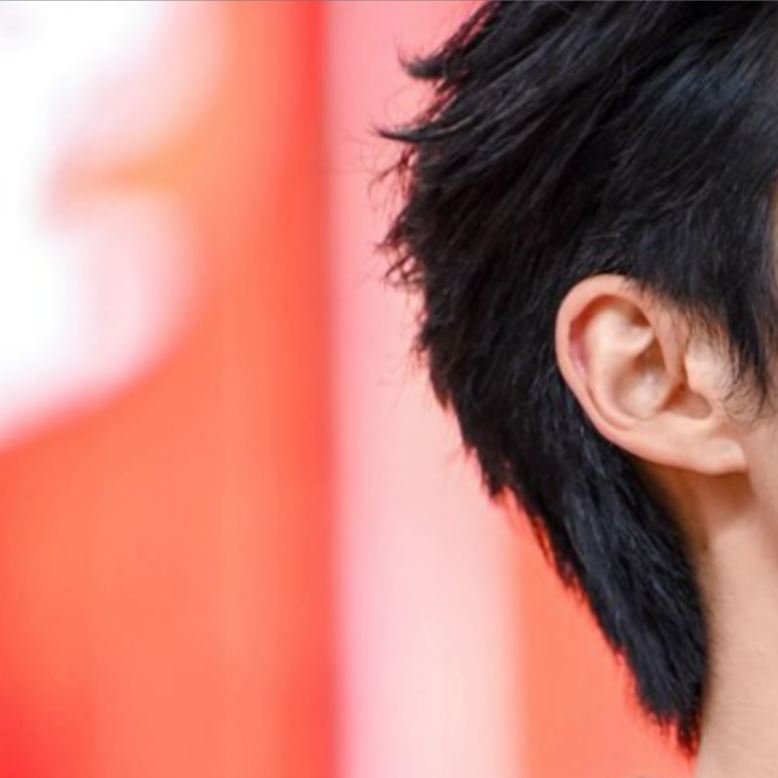 粉丝拍下的王鹤棣瞬间