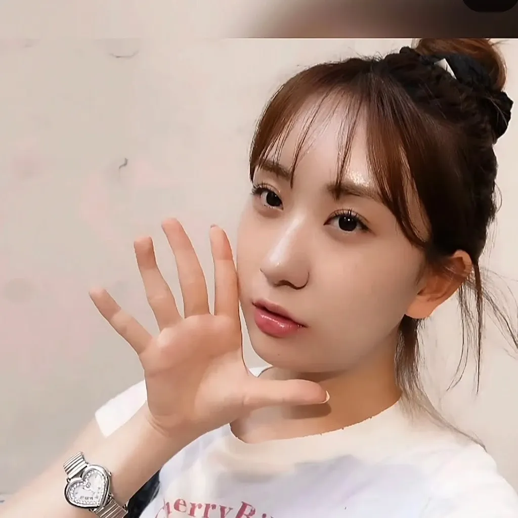 Momen yang diabadikan oleh penggemar Jeon Yujin