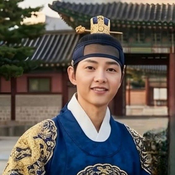 Recent activity shot of Song Joongki