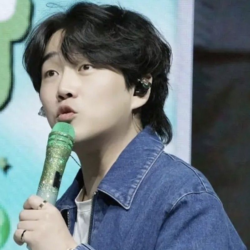 ファン・ヨンウンの最近の活動ショット