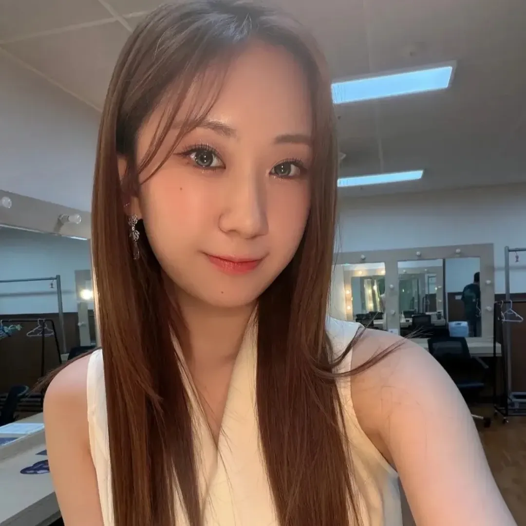Behind-the-scenes cut of Jeon Yujin