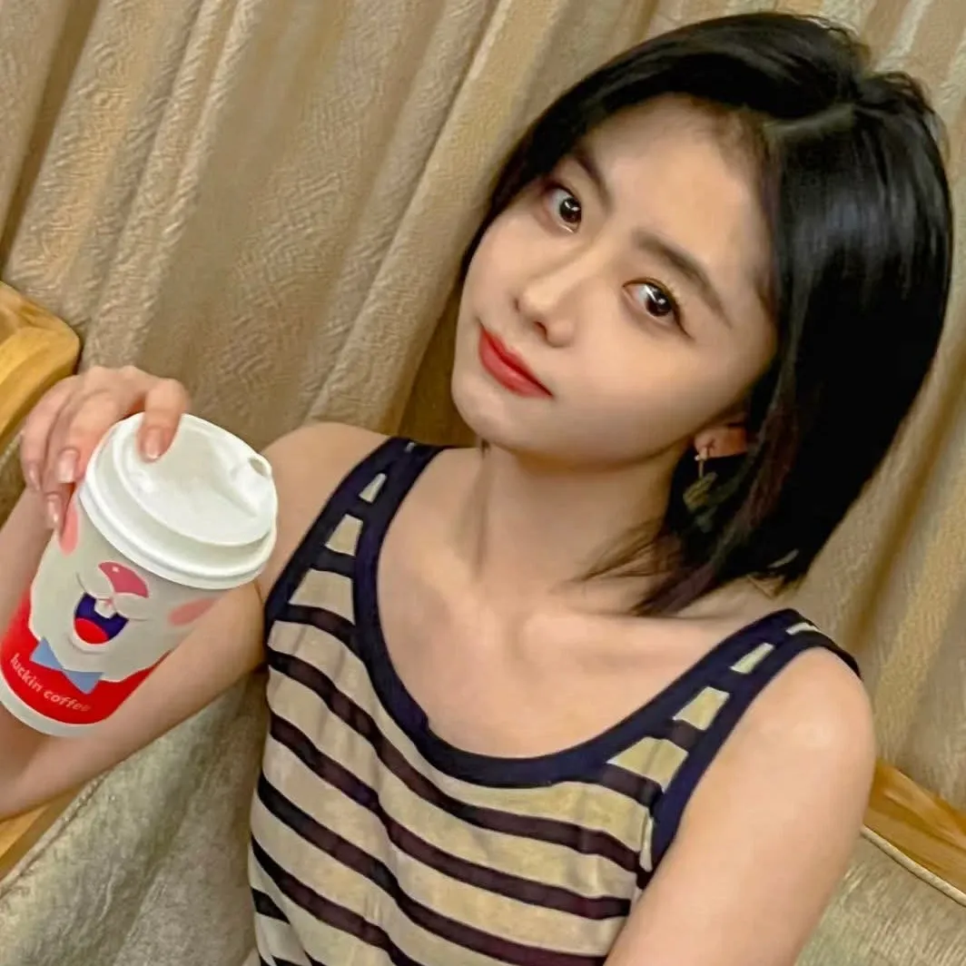 Behind-the-scenes cut of Tan Song Yun