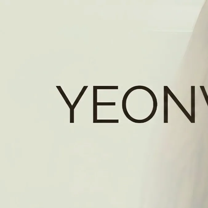 Behind-the-scenes cut of Yeonwoo