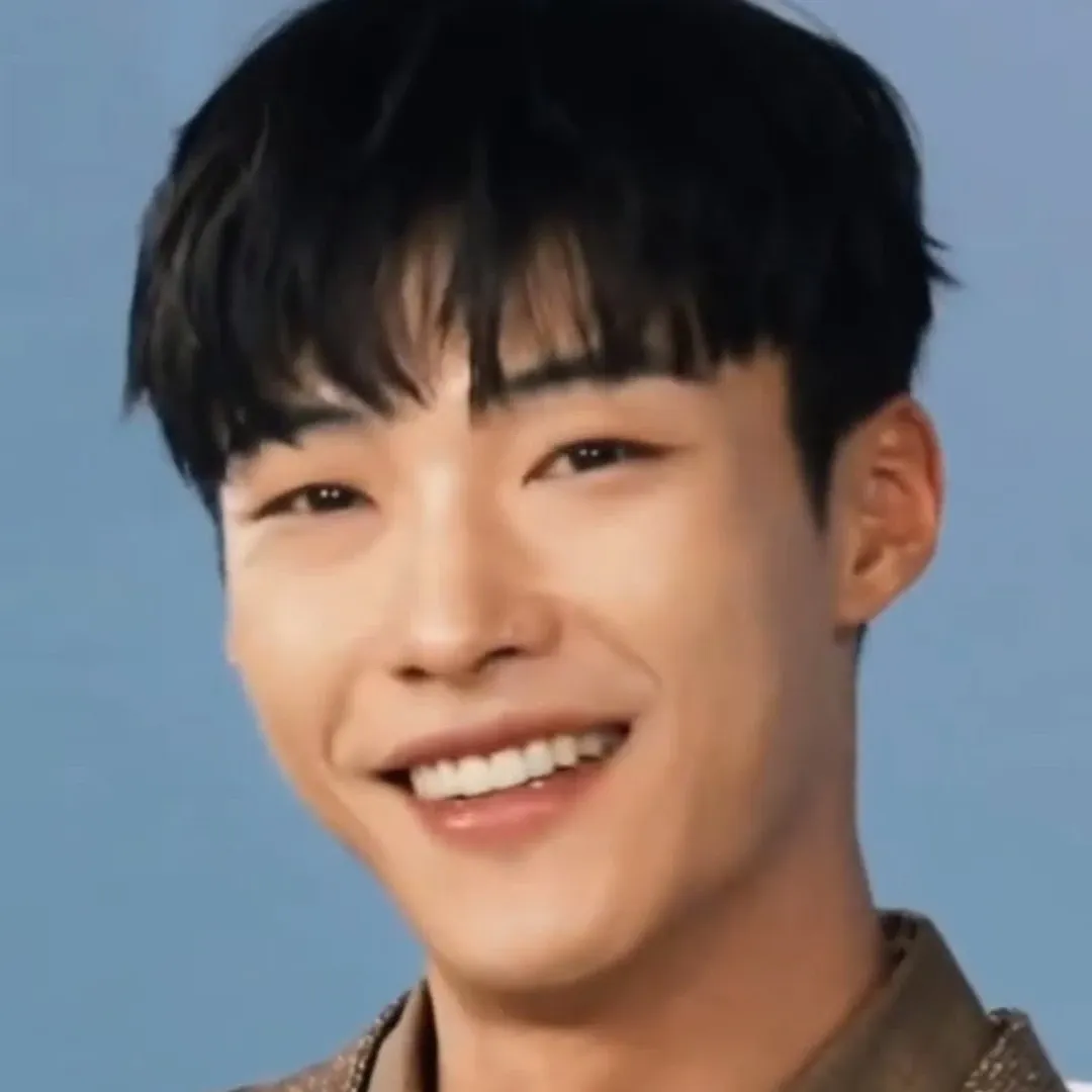 A moment captured by a fan of Woo Dohwan