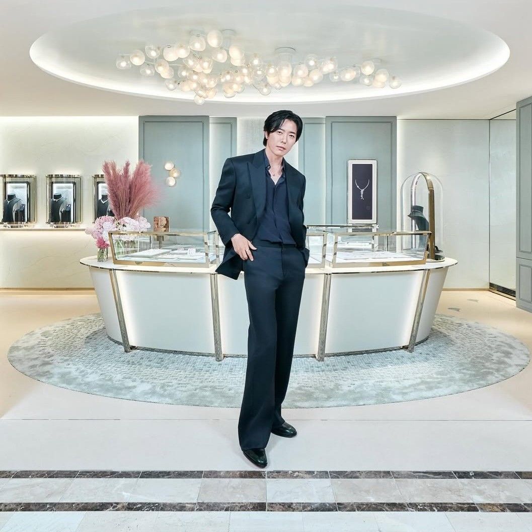 Behind-the-scenes cut of Kim Jaewook