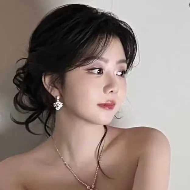 Behind-the-scenes cut of Tan Song Yun