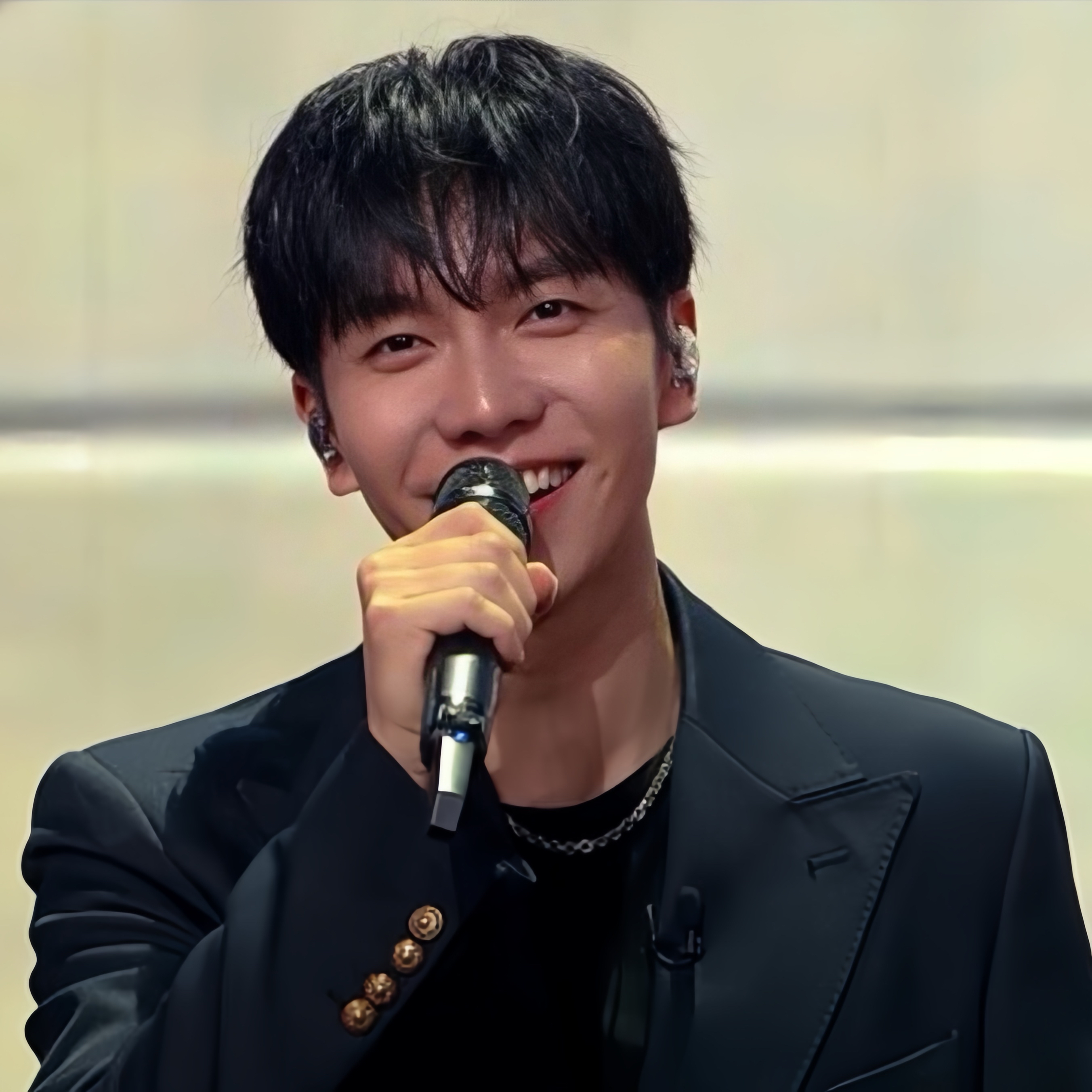 Behind-the-scenes cut of Lee Seunggi