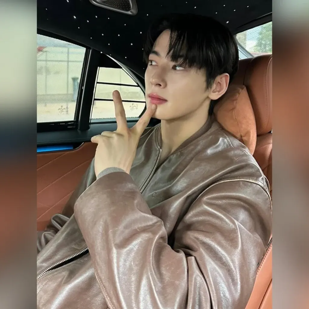 Behind-the-scenes cut of Cha Eunwoo