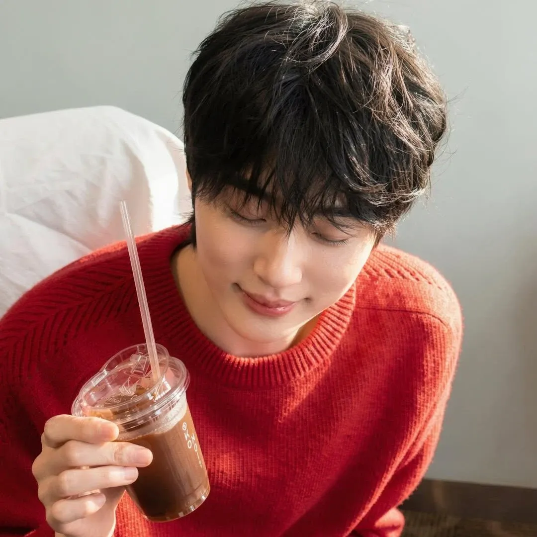 Recent activity shot of Byeon Wooseok