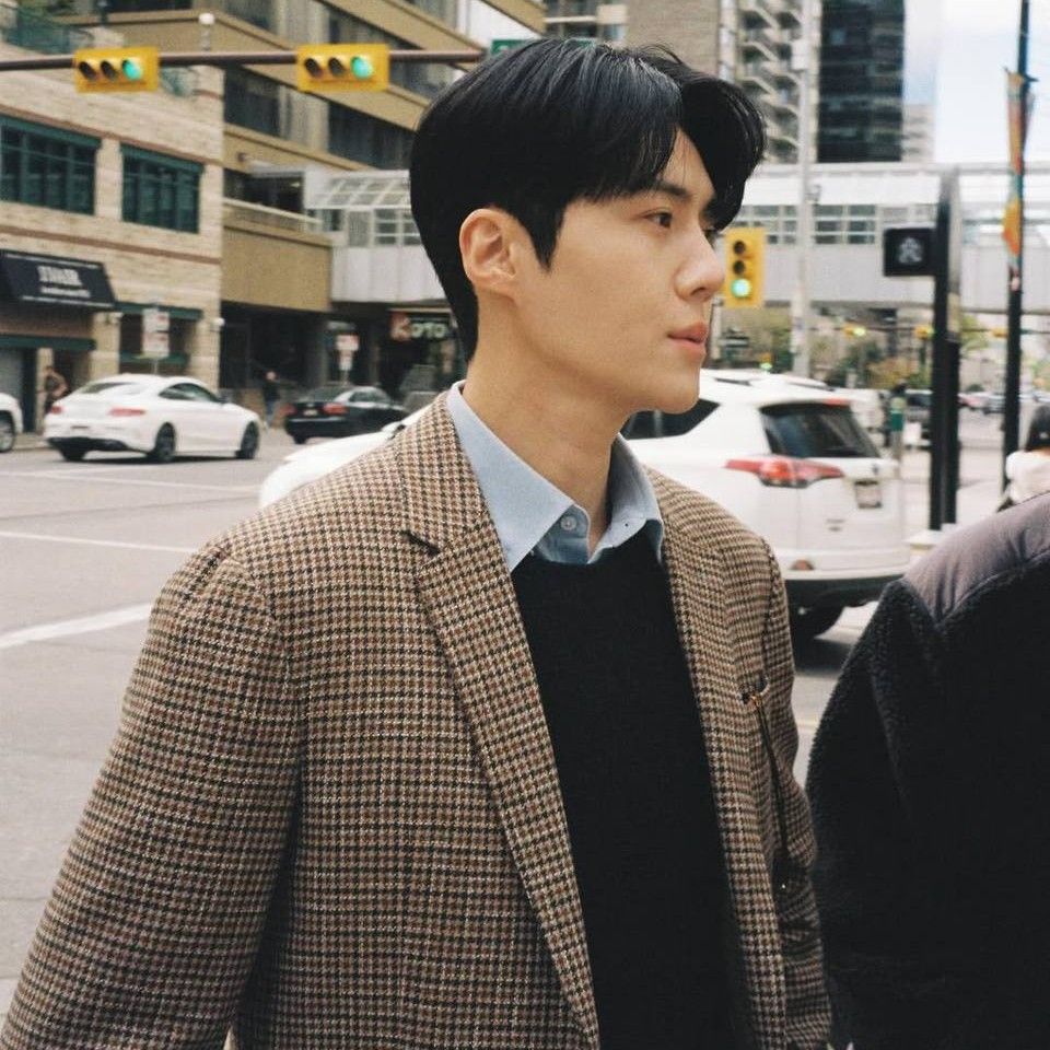 粉絲拍下的金宣虎瞬間