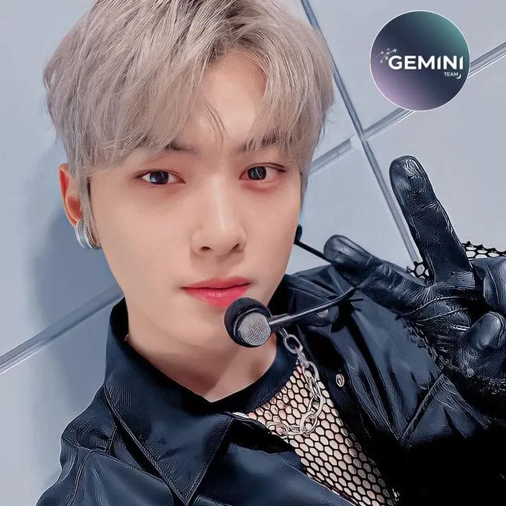 Behind-the-scenes cut of Cha Eunwoo