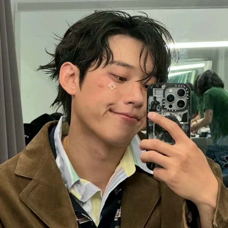 Behind-the-scenes cut of Kim Sungcheol