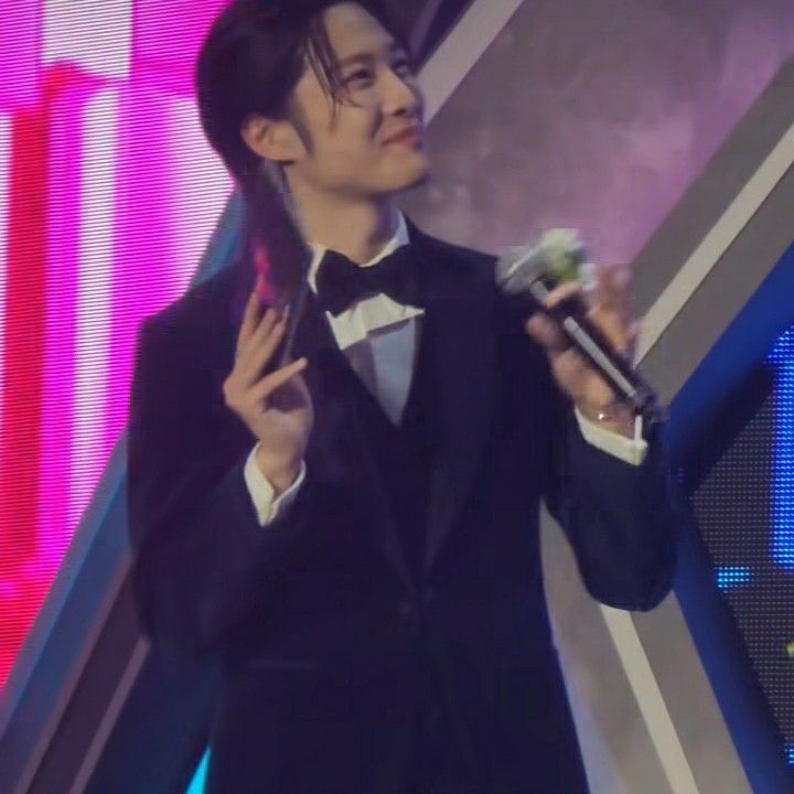 A moment captured by a fan of Lee Jongwon