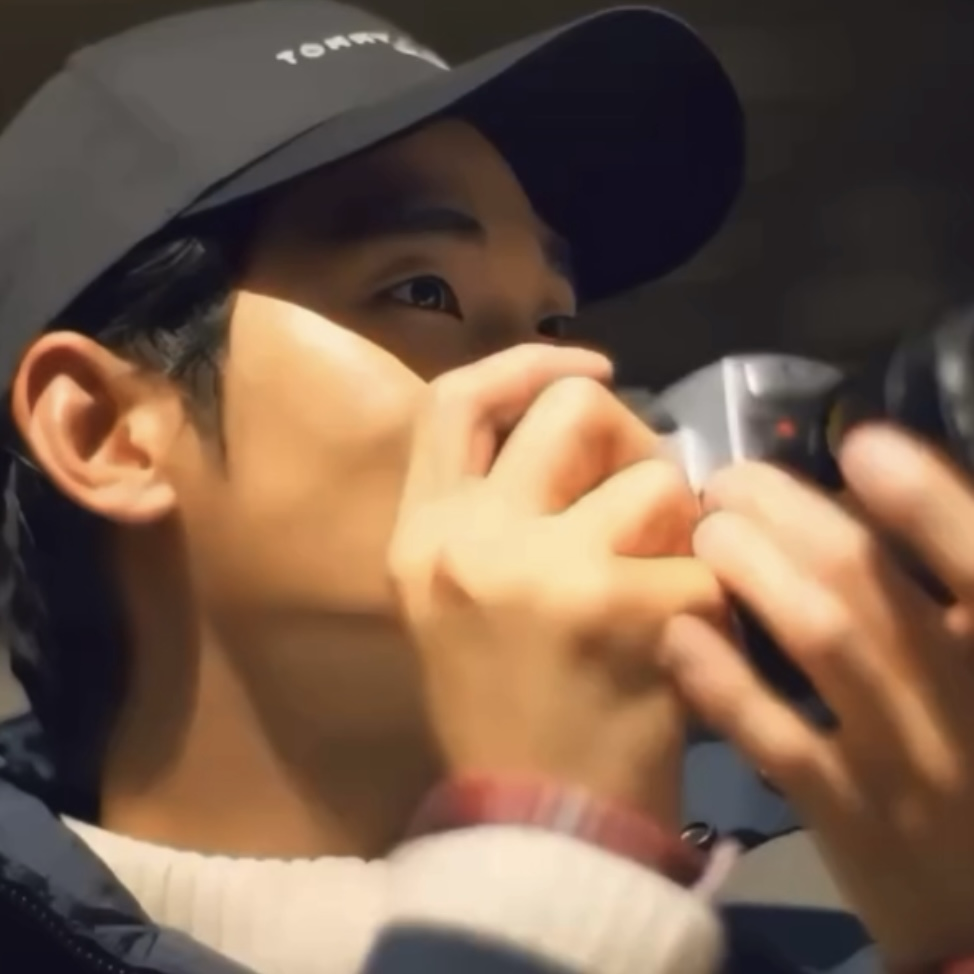 A moment captured by a fan of Kim Soohyun