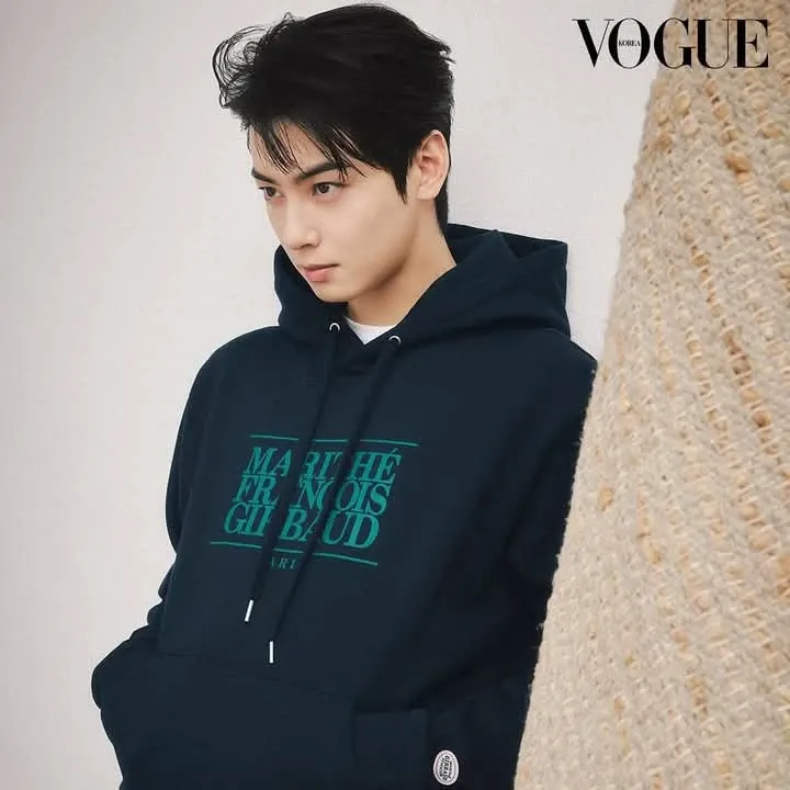 Behind-the-scenes cut of Cha Eunwoo