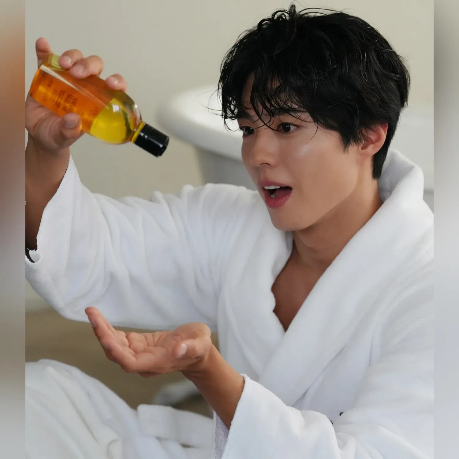 Behind-the-scenes cut of Park Bogum
