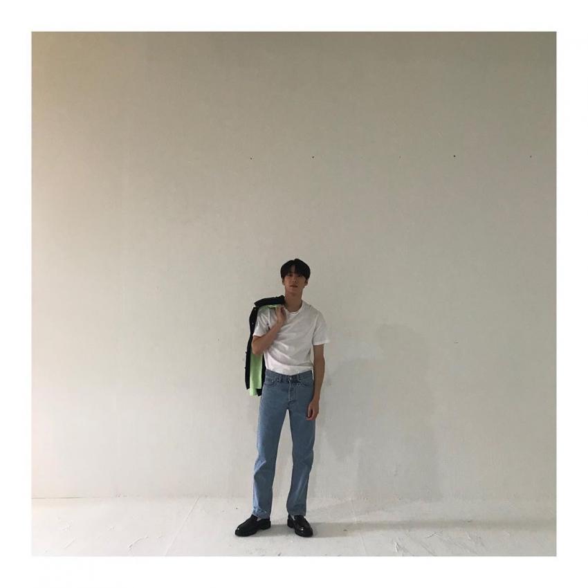 Behind-the-scenes cut of Lee Junyoung