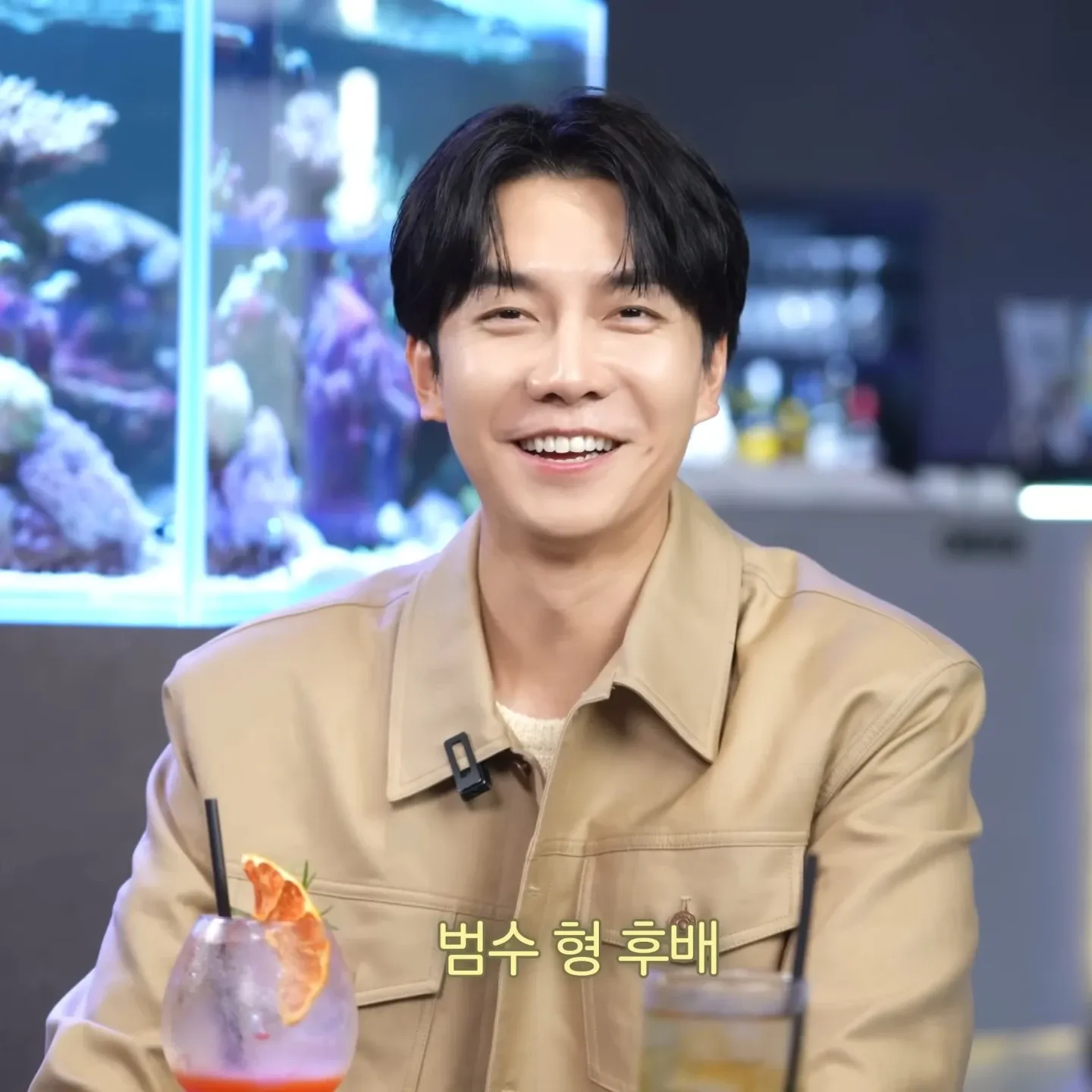 Behind-the-scenes cut of Lee Seunggi