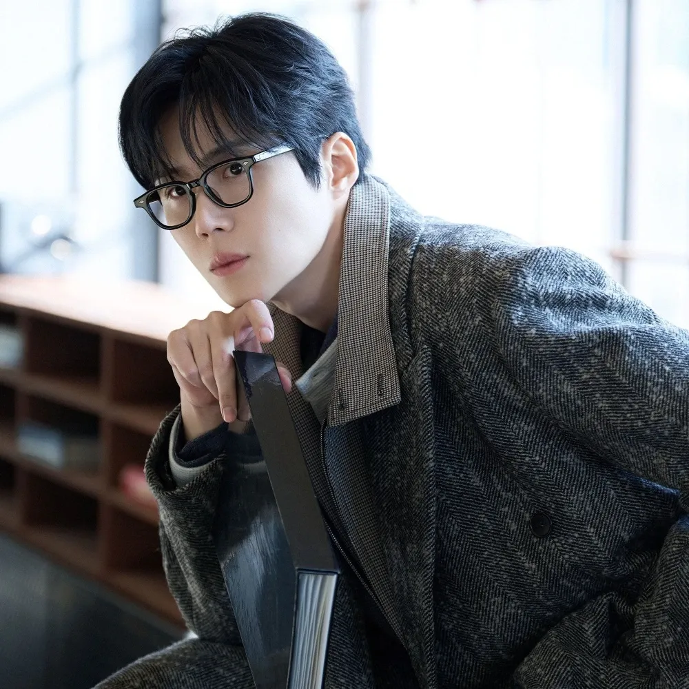 Behind-the-scenes cut of Kim Seonho