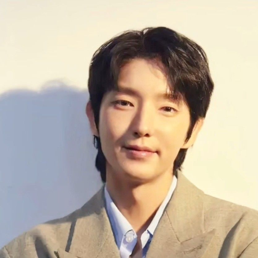 A moment captured by a fan of Lee Joongi