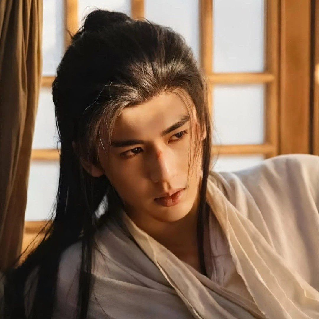 粉丝拍下的张凌赫瞬间