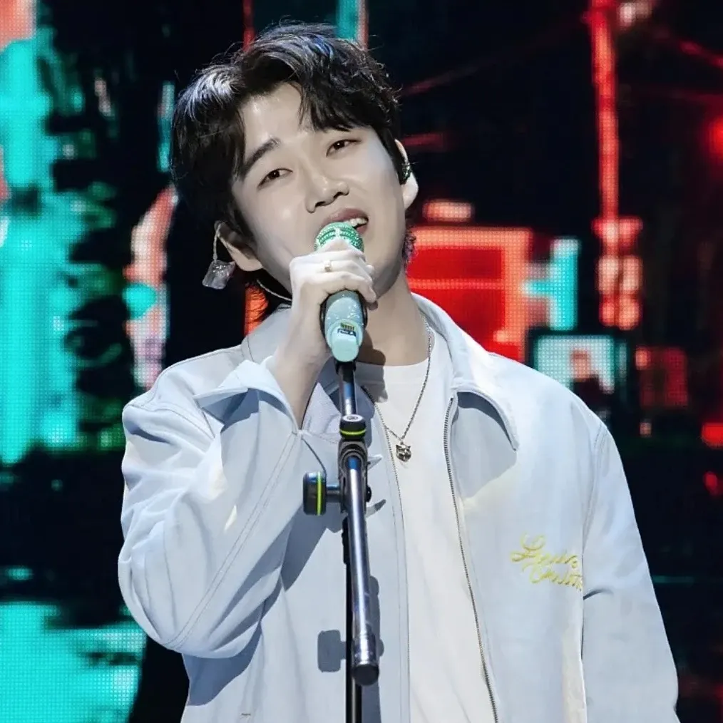 Behind-the-scenes cut of Hwang Youngwoong