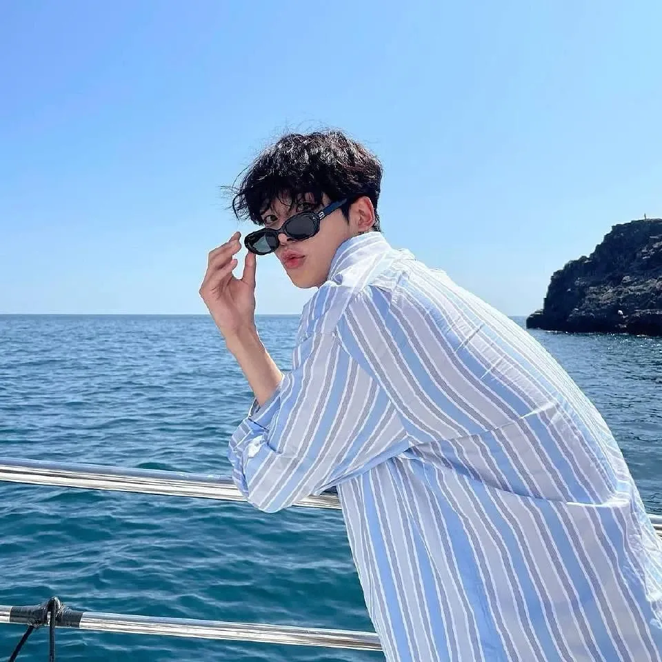 Foto kegiatan terbaru dari Rowoon
