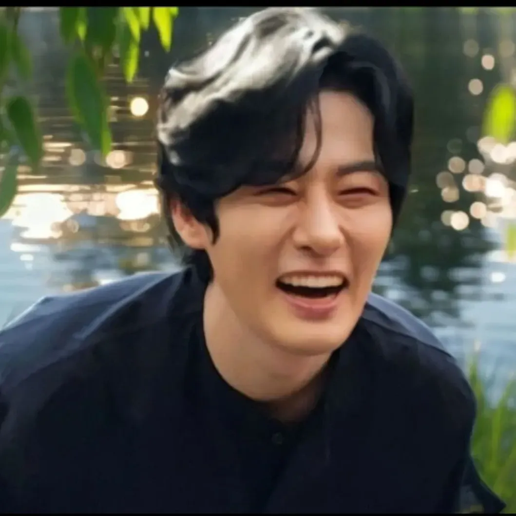 Behind-the-scenes cut of Kang Moonkyung