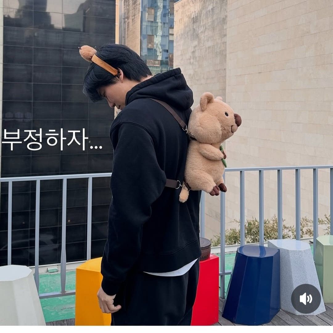 Behind-the-scenes cut of Kim Namgil