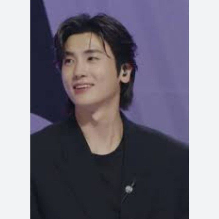 A moment captured by a fan of Park Hyungsik