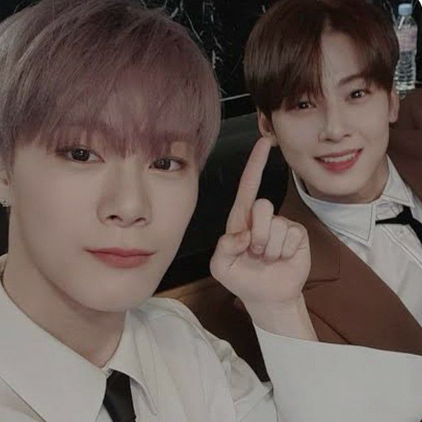 Recent activity shot of Cha Eunwoo