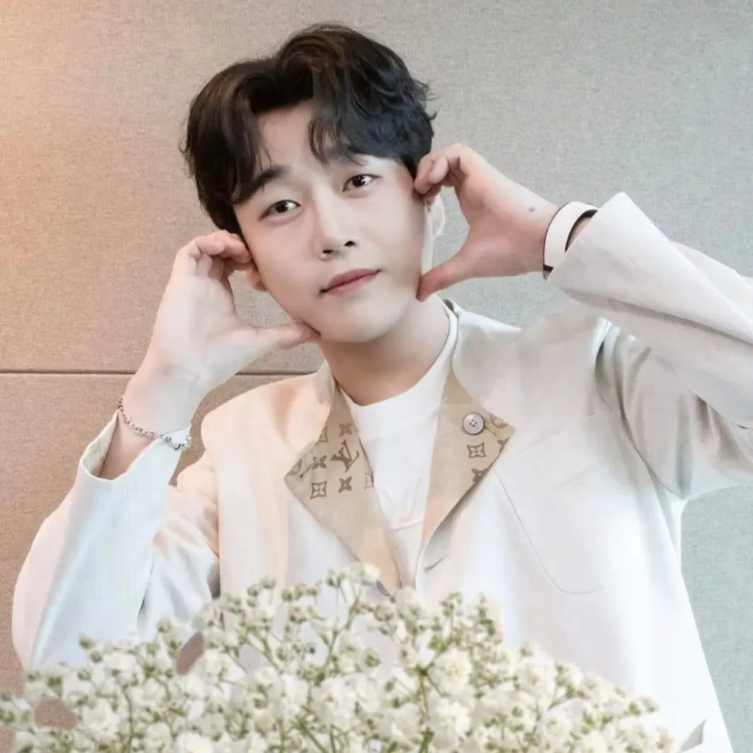 A moment captured by a fan of Hwang Youngwoong