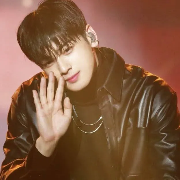 Latest photo of Cha Eunwoo