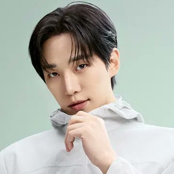 イ・ジュノの最近の活動ショット