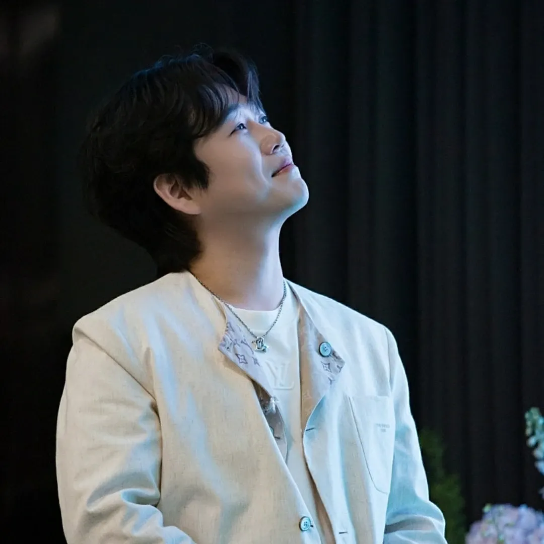 Behind-the-scenes cut of Hwang Youngwoong