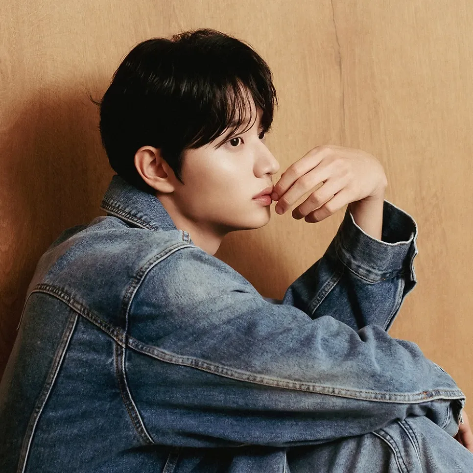 Behind-the-scenes cut of Kim Jaewon