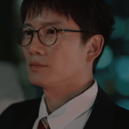 Behind-the-scenes cut of Ji Sung