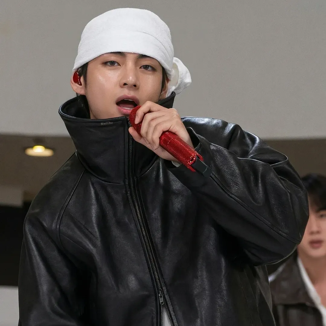 Recent activity shot of Kim Taehyung (V)