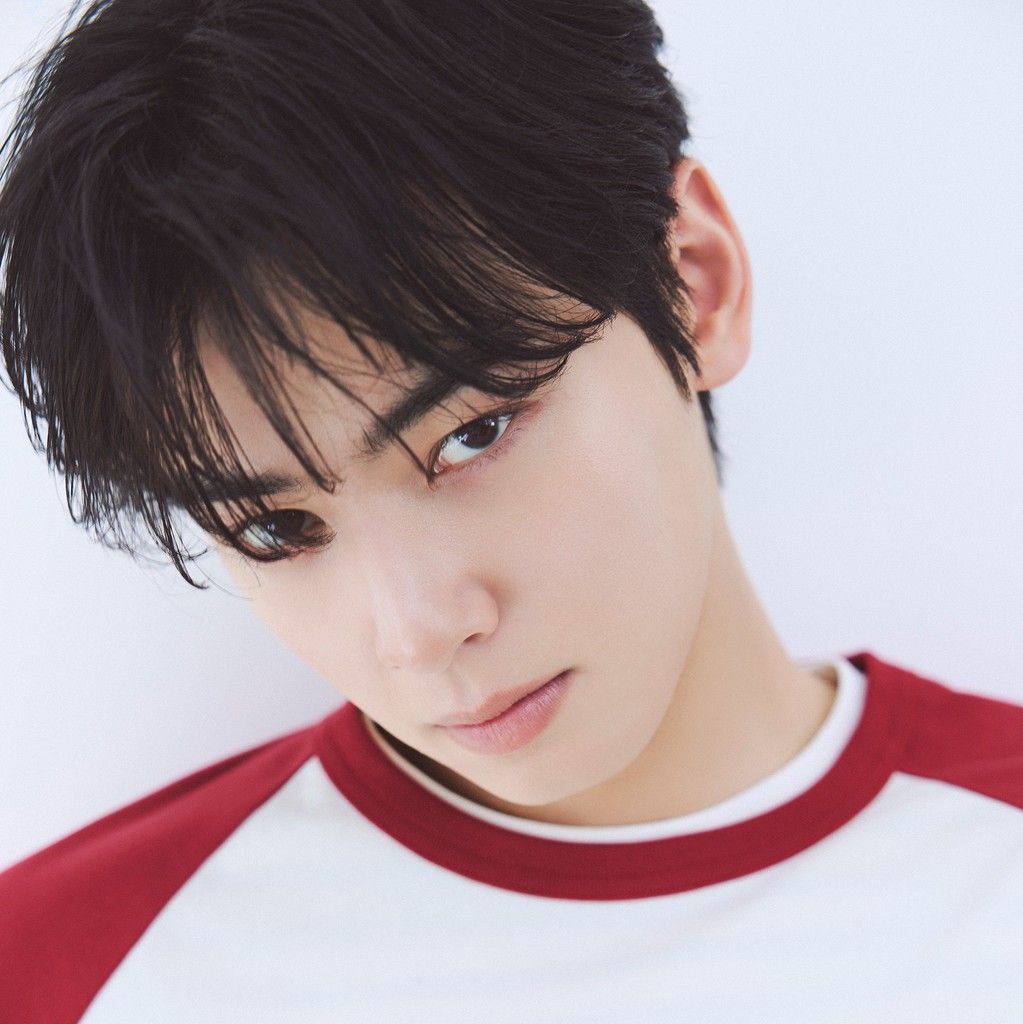 A moment captured by a fan of Cha Eunwoo