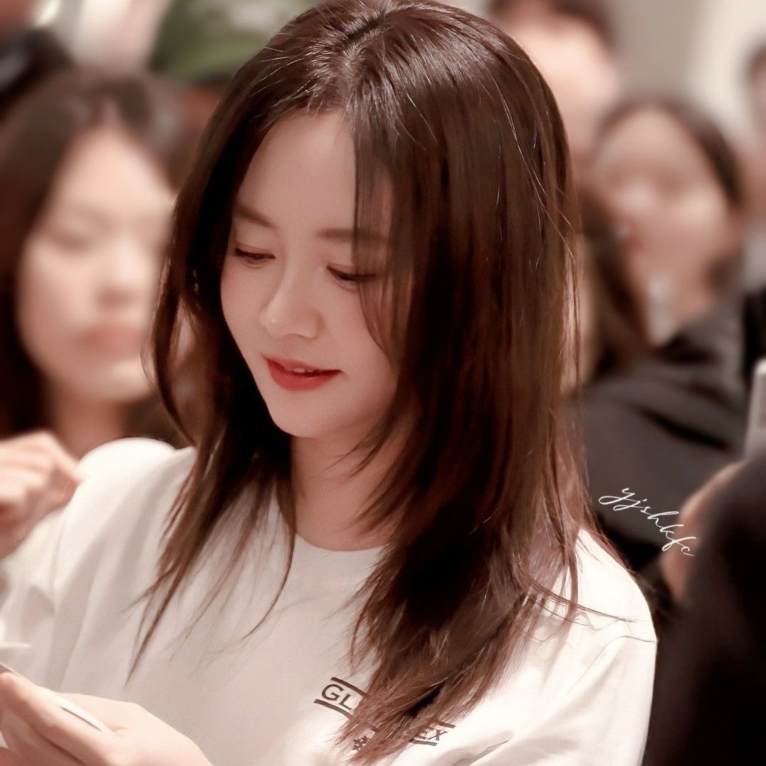 Momen yang diabadikan oleh penggemar Song Jihyo